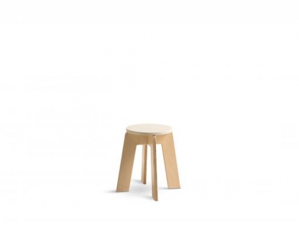 Sgabello basso in legno